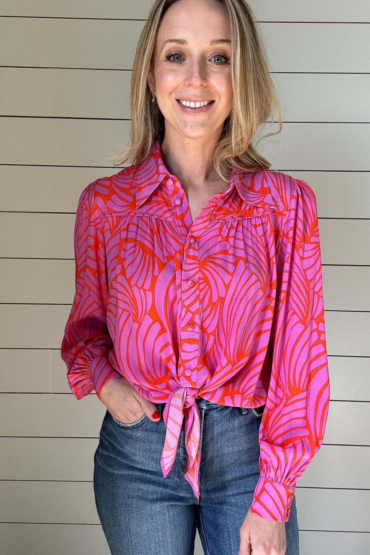 Elevate your wardrobe with our Luna Blouse in Pink.
The striking color palette and unique tie waist design make this blouse a statement piece.
Impeccable detailing and a banded back allow for a flattering billowing effect.
Take your style to the next level with this luxurious and sophisticated top.
