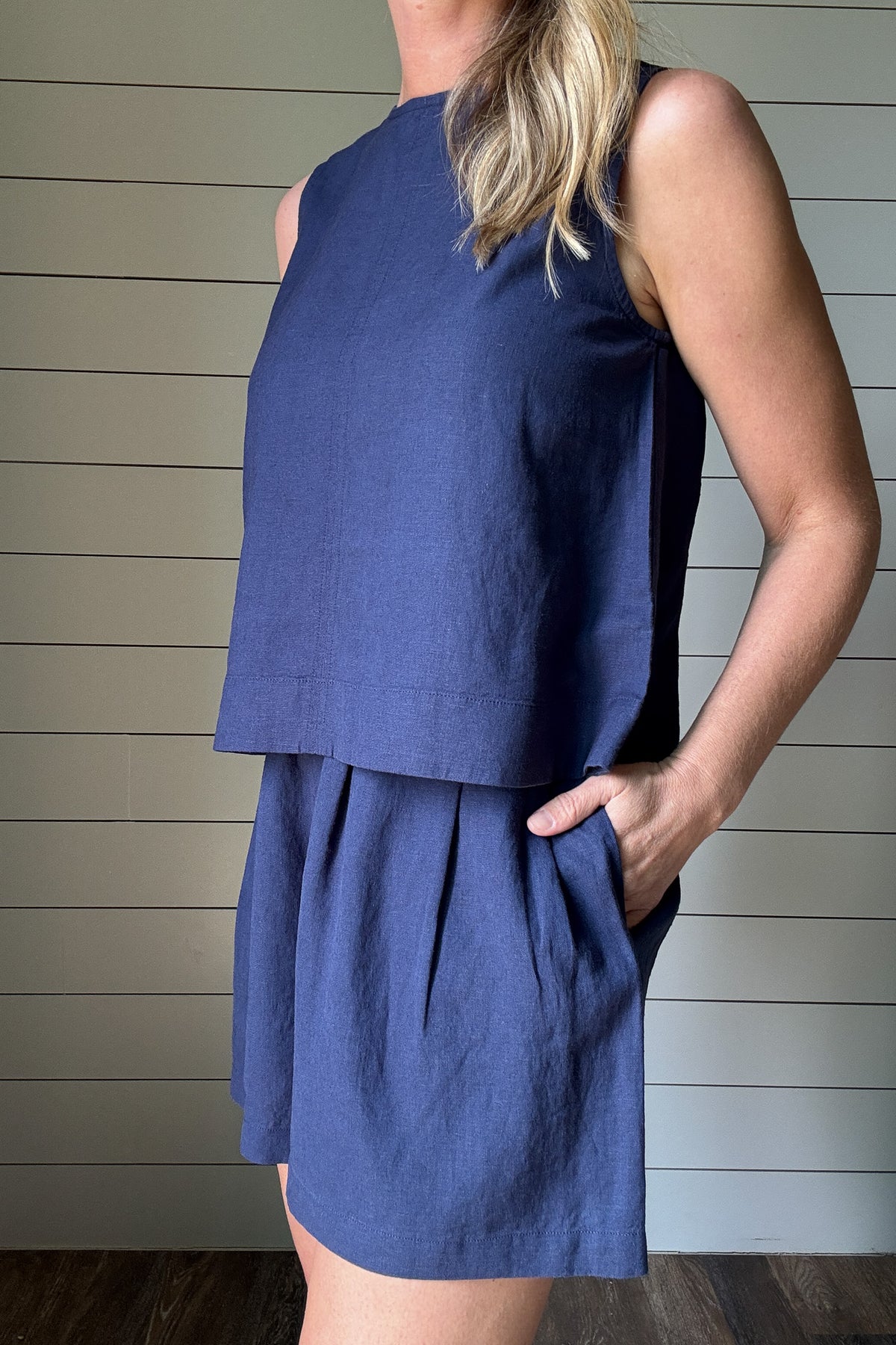 This navy sleeveless top is a warm-weather staple—lightweight, minimal, and easy to wear. The boxy cut adds a modern shape without clinging, while the linen-viscose blend keeps it soft and breathable. Pair it with the matching shorts or style it with your favorite denim.
