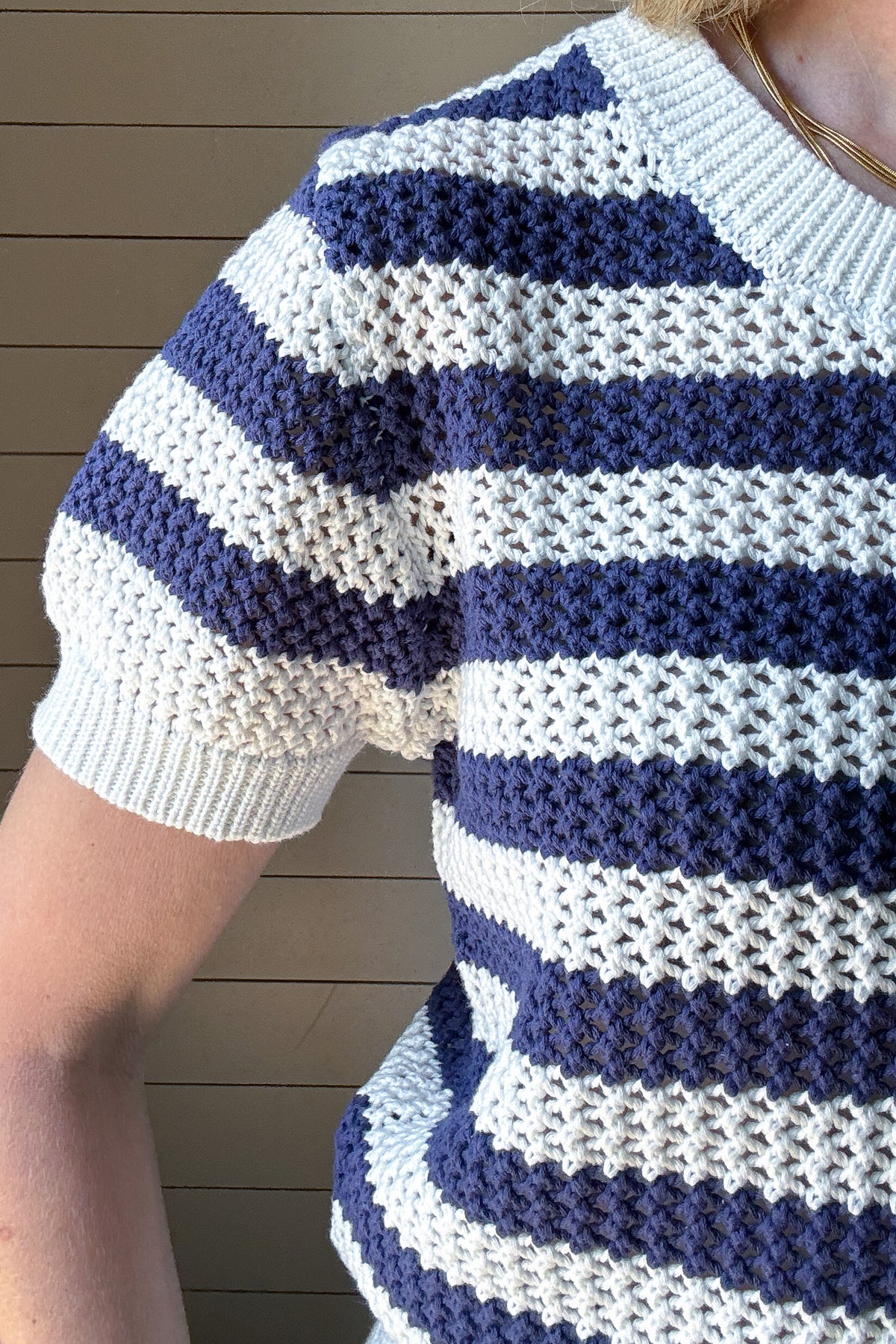 The close knit Blue & White Short Sleeve Top is the perfect blend of timeless style and everyday comfort. Crafted from 100% cotton, this breathable knit top offers a lightweight feel while maintaining a cozy texture. The intricate open-knit pattern showcases alternating blue and white stripes, creating a fresh and vibrant look.
With its classic crew neckline and ribbed trim on the sleeves and hem, this top provides a flattering and effortless fit. The short sleeves make it an easy transitional piece, p