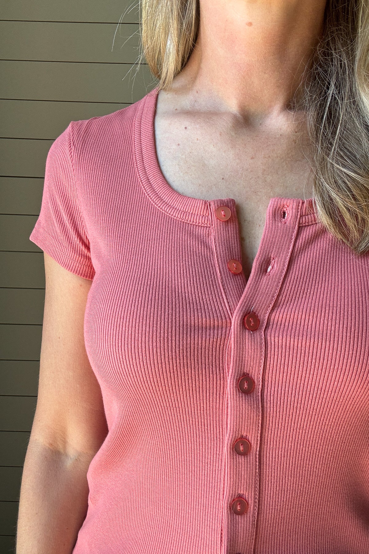  Soft, stretchy, and made to flatter—this ribbed knit tee from Thread & Supply is a fresh take on an everyday favorite. It features a scoop neckline and full button-down front so you can wear it closed or unbuttoned. The fabric is ribbed, giving great coverage. Light and comfy for summer days, and perfect for layering into fall.