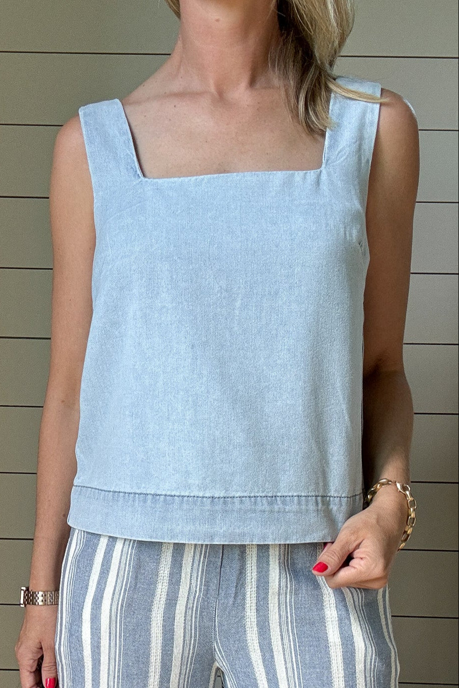 Meet your new go-to tank for sunny days. This chambray top is made with soft, breathable cotton blend fabric and features a flattering square neckline and wide straps. The standout detail? A functional button-back design that adds interest from every angle. It's easy, timeless, and just structured enough to elevate your everyday look. Pair it with linen pants or denim for effortless style.