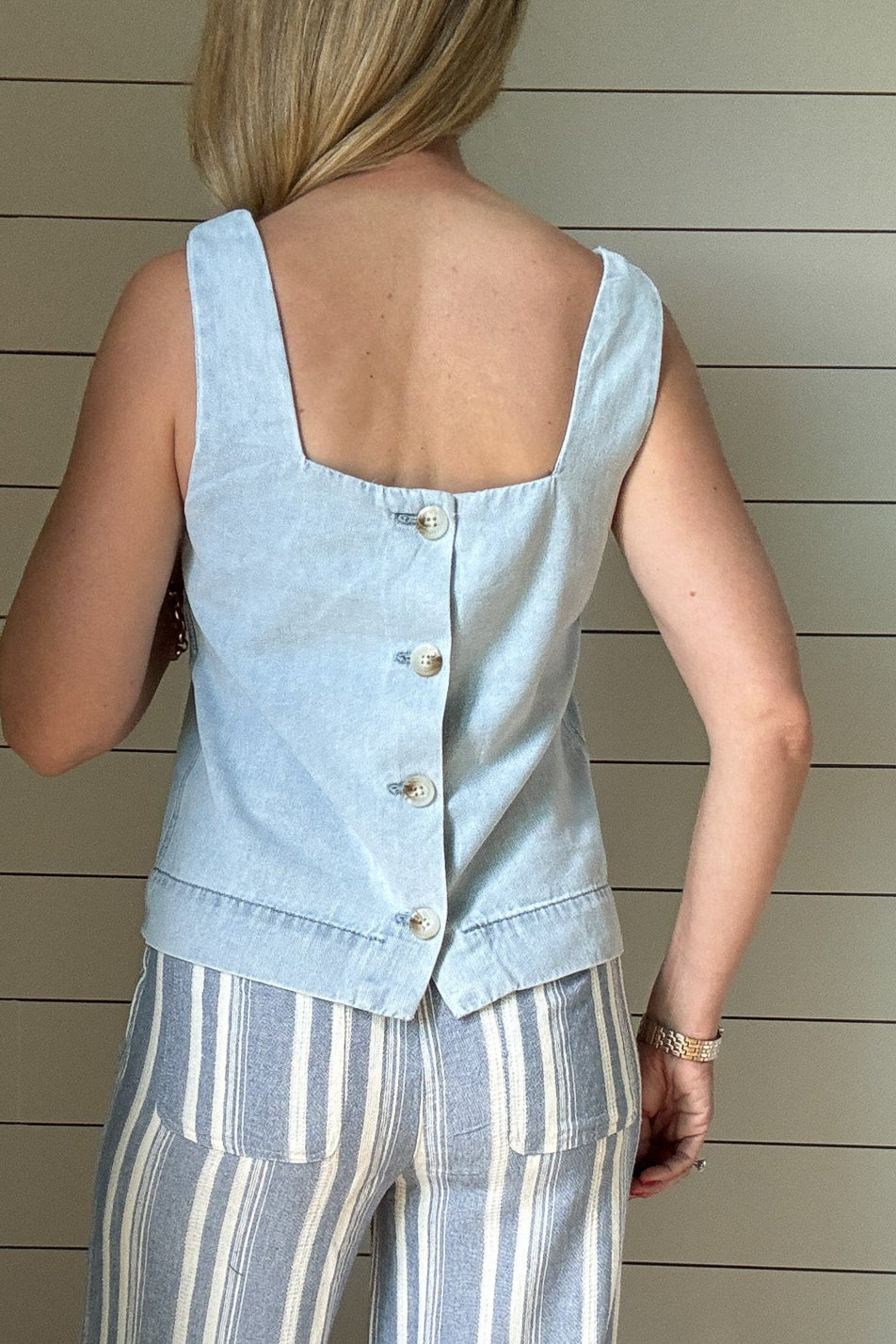 Meet your new go-to tank for sunny days. This chambray top is made with soft, breathable cotton blend fabric and features a flattering square neckline and wide straps. The standout detail? A functional button-back design that adds interest from every angle. It's easy, timeless, and just structured enough to elevate your everyday look. Pair it with linen pants or denim for effortless style.
