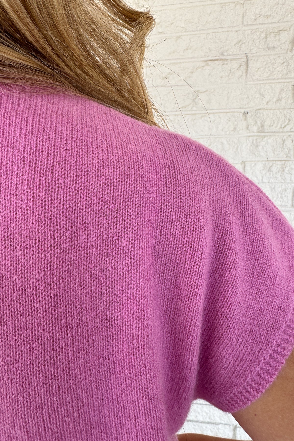 Soft, lightweight, and timeless — this cashmere tee is the definition of effortless clothing. With its clean silhouette and buttery feel, it’s an easy piece for everyday wear that layers beautifully or stands chic on its own. A wardrobe staple that combines comfort and luxury.