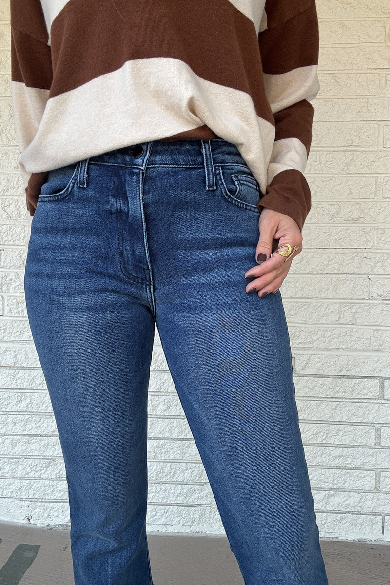 With a 10" rise and 29" inseam, these medium wash Letter to Juliet jeans have a slight stretch that moves with you and keeps its shape all day. The classic cut and tapered waistline create the perfect fit. Plus, with five pockets, you'll have plenty of space for all your essentials. These jeans are a dream come true!