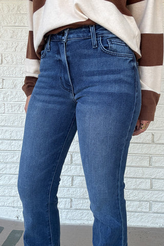 With a 10" rise and 29" inseam, these medium wash Letter to Juliet jeans have a slight stretch that moves with you and keeps its shape all day. The classic cut and tapered waistline create the perfect fit. Plus, with five pockets, you'll have plenty of space for all your essentials. These jeans are a dream come true!