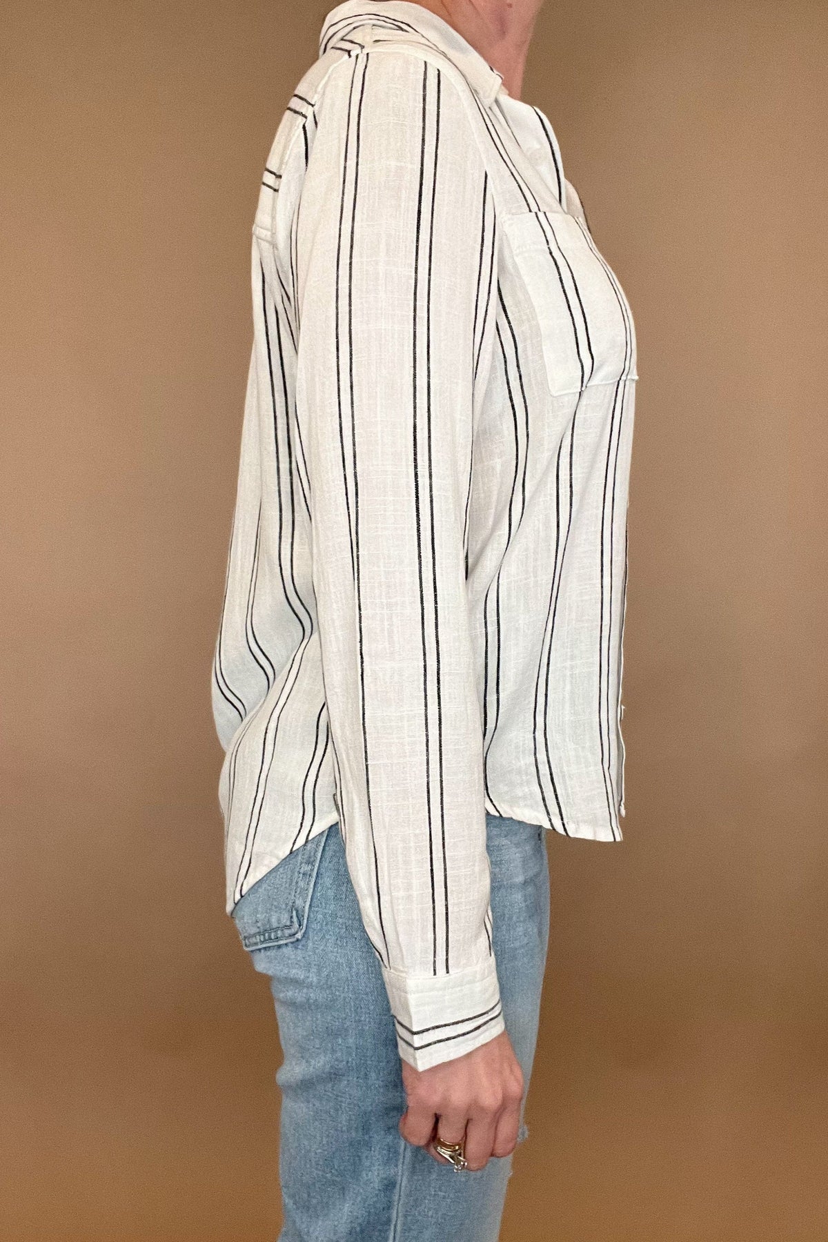 Introducing the Bestie Shirt in Black, your new companion for the spring and summer season. Made with a luxurious linen blend, this stylish striped shirt is versatile enough to pair with any casual denim and sandals. Let it be your go-to piece for effortless fashion.