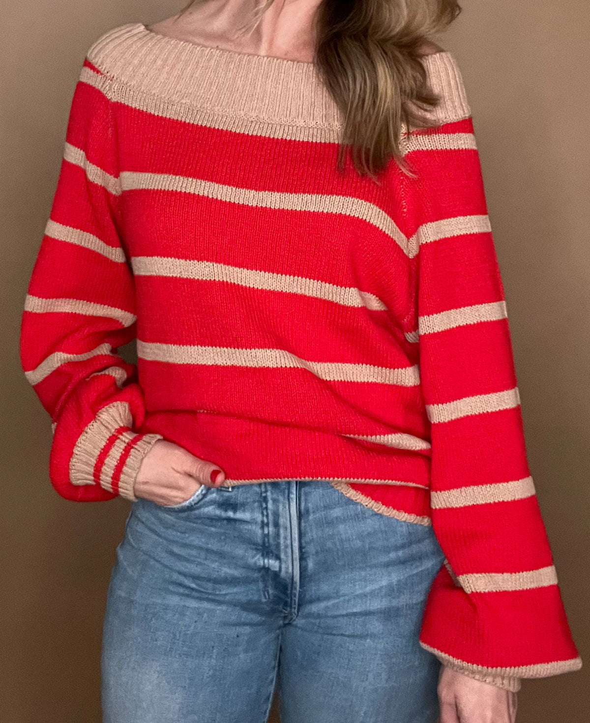 This gorgeous blend of tan and red is not only effortlessly stylish, but also made from comfortable cotton for a cozy lunch date or for a night out. The slightly belled sleeves add a touch of romance to complete your look.&nbsp;Pair this beauty with faded denim for an easy look.