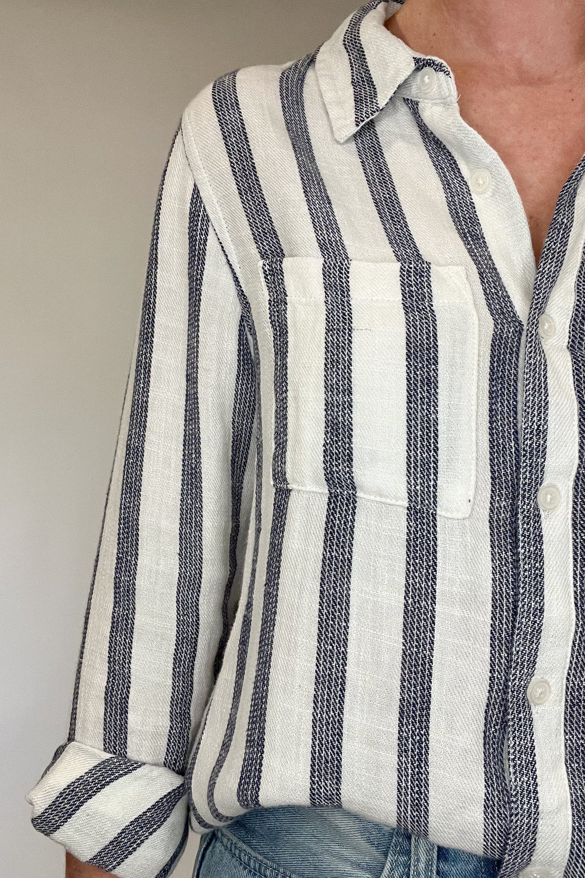 Introducing the Bestie Shirt in Blue, your new companion for the spring and summer season. Made with a luxurious linen blend, this stylish striped shirt is versatile enough to pair with any casual denim and sandals. Let it be your go-to piece for effortless fashion.