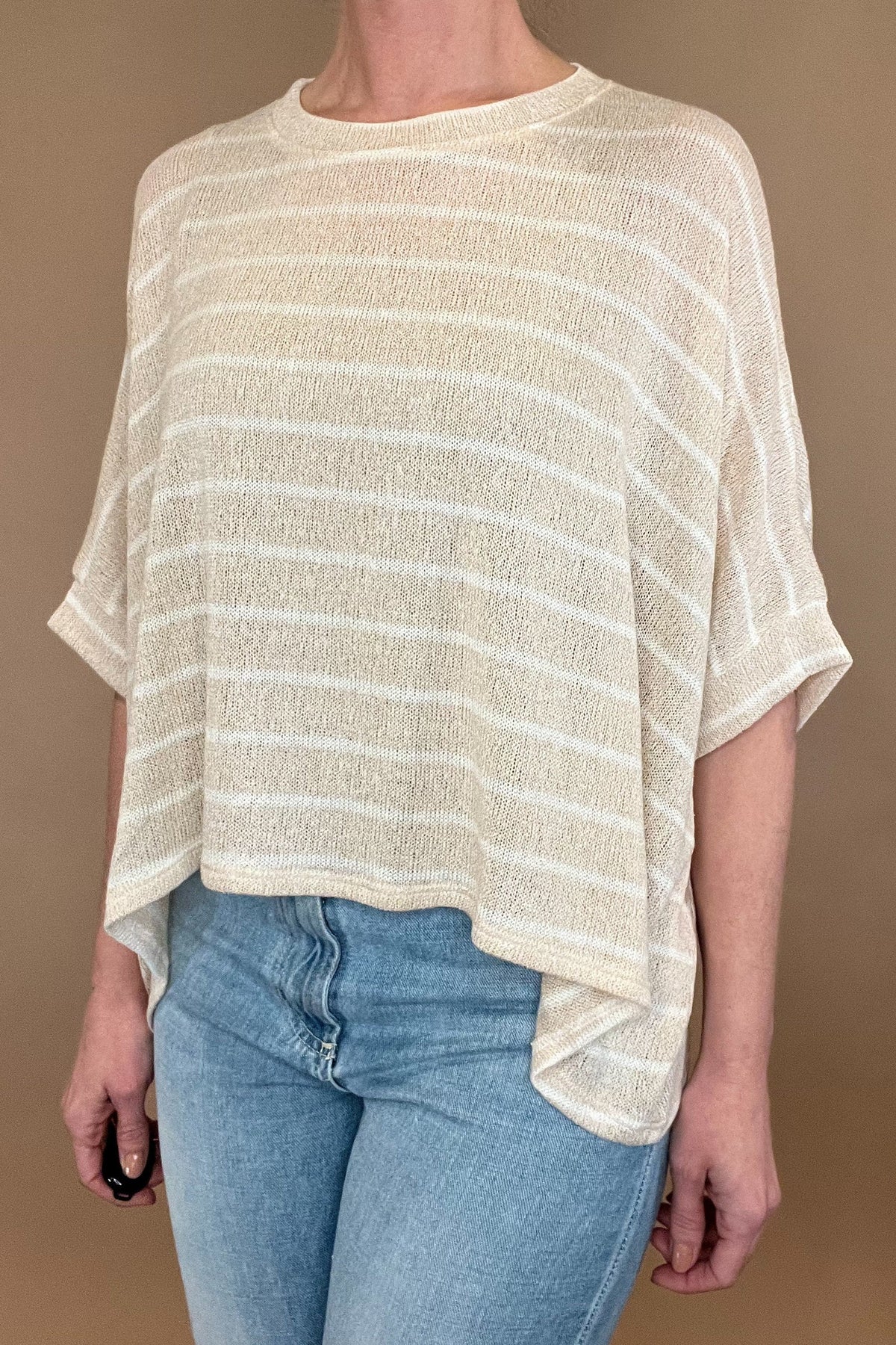 <span><br>Experience comfort and style with our Carefree Lightweight Top. Made for layering over a tank, this loose-fit poncho top is perfect for any casual occasion. Its lightweight design and short sleeves make it an ideal match with light wash denim. Upgrade your wardrobe with this must-have piece. </span>&nbsp;