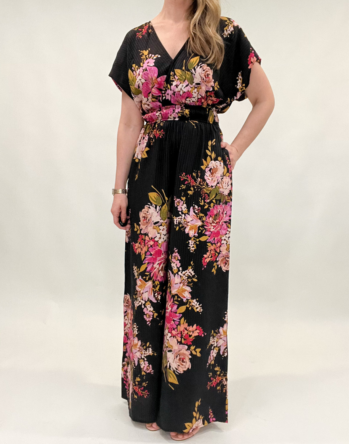 <br>Effortlessly stylish Floral One Piece Jumper is a dream come true. With full length pants and gathered elastic waistline, it offers a comfortable fit. The wrap top, held together by a snap closure, adds a touch of sophistication. Perfect for a light and airy look.