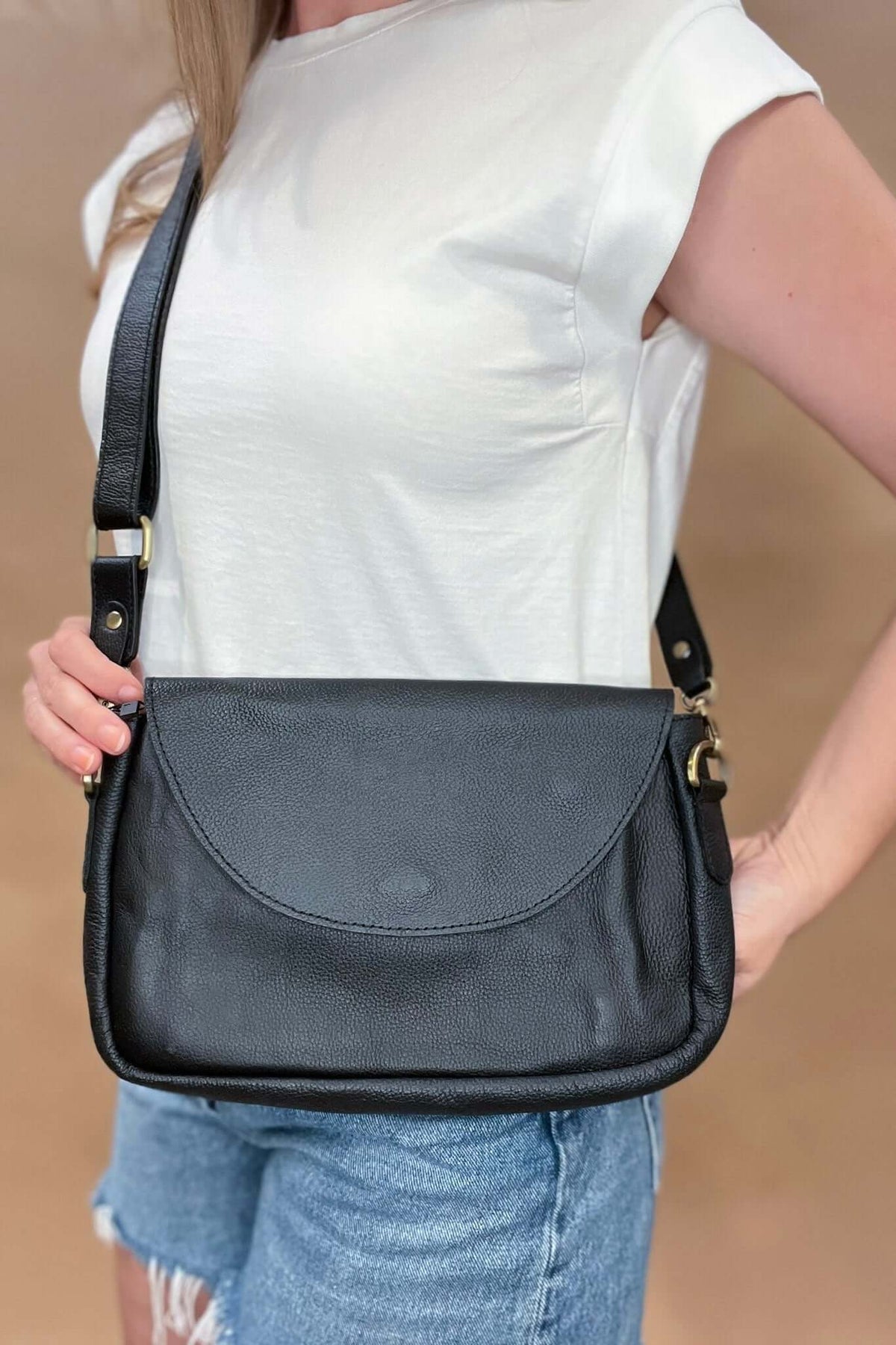 Alisha Pebbled Leather Crossbody Bag in Black - Cotton & Cashmere