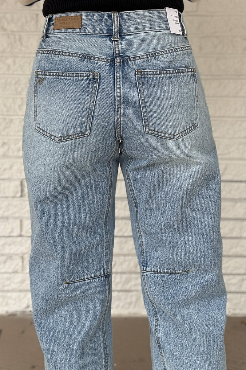 Meet your new go to denim! These Velvet Heart barrel cut jeans bring an effortless, modern shape with classic 100% cotton structure. Easy to style, flattering through the leg, and finished with a button fly for a timeless feel.