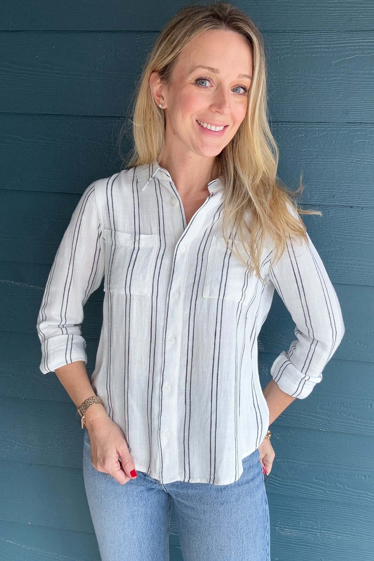 Introducing the Bestie Shirt in Black, your new companion for the spring and summer season. Made with a luxurious linen blend, this stylish striped shirt is versatile enough to pair with any casual denim and sandals. Let it be your go-to piece for effortless fashion.