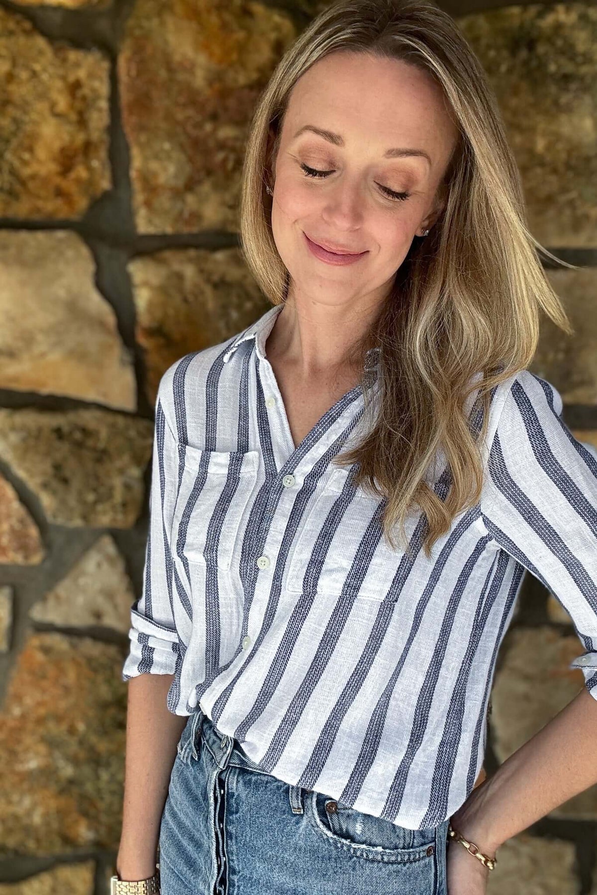 Introducing the Bestie Shirt in Blue, your new companion for the spring and summer season. Made with a luxurious linen blend, this stylish striped shirt is versatile enough to pair with any casual denim and sandals. Let it be your go-to piece for effortless fashion.