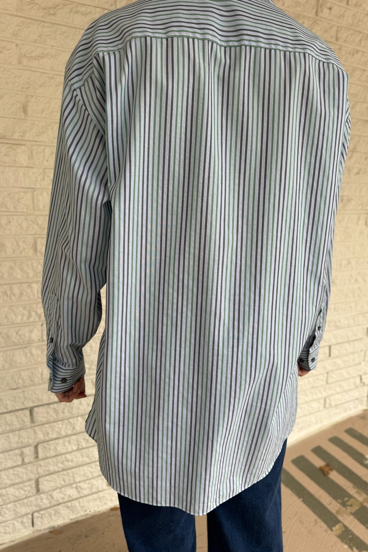 The modern Stormy button-down is designed to move with you for an easy, elevated feel. The cropped front flows into a longer back for a flattering high-low shape that adds interest to a classic style. Finished details give this piece a polished look that works dressed up or casual. Women's fashion boutique Blanco Texas