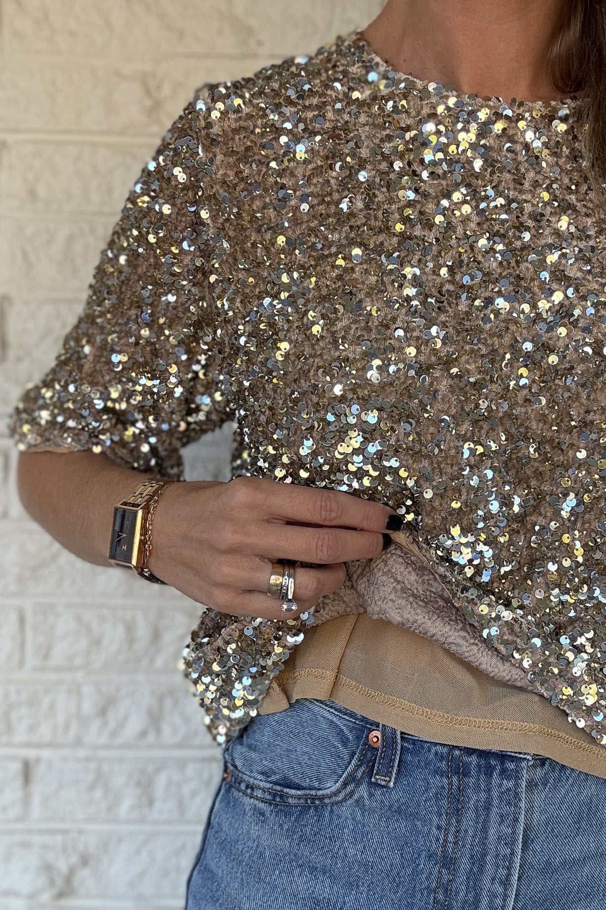 A little sparkle goes a long way. This fully lined sequin tee adds instant polish without sacrificing comfort. Designed with soft sleeve edging to keep sequins from scratching, it’s the kind of statement piece that feels as good as it looks. Dress it up with trousers or down with denim for easy, effortless style.