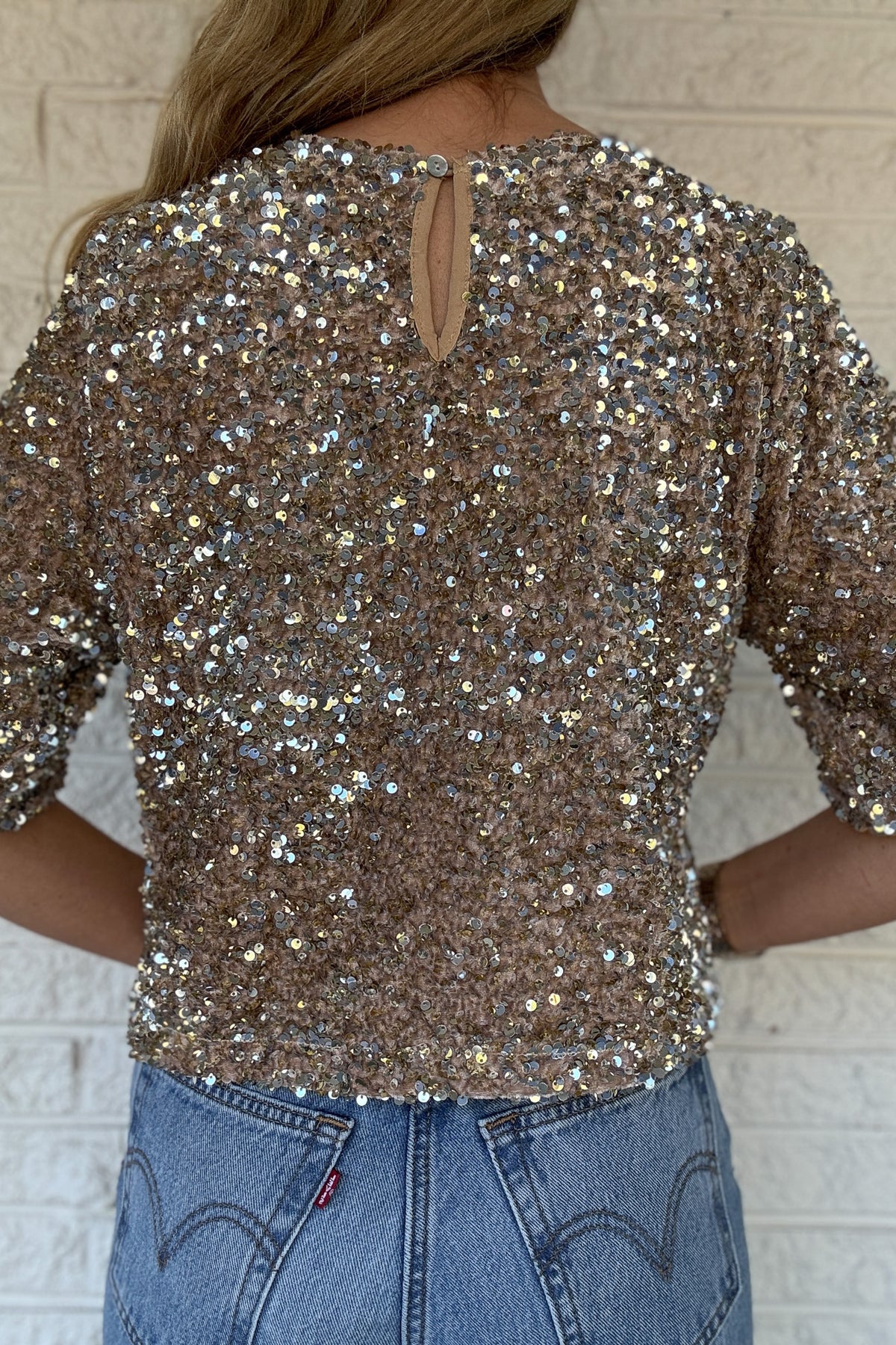 A little sparkle goes a long way. This fully lined sequin tee adds instant polish without sacrificing comfort. Designed with soft sleeve edging to keep sequins from scratching, it’s the kind of statement piece that feels as good as it looks. Dress it up with trousers or down with denim for easy, effortless style.