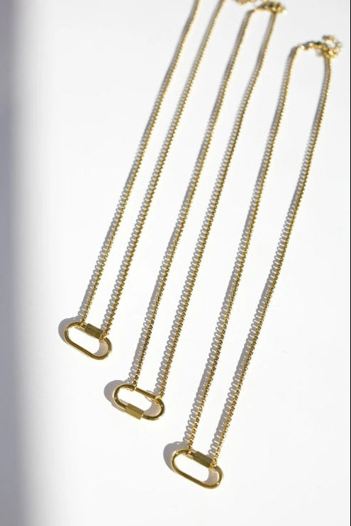 Simple and timeless, this gold necklace is perfect on its own or layered with your favorite charms. Its sleek link detail adds a modern touch, while the durable waterproof, tarnish-resistant finish keeps it shining day after day.
