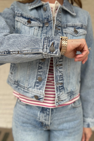 This 100% cotton denim jacket is an easy, everyday layer you’ll reach for all seasons. It has a clean, classic look with a modern cropped length that hits right above the waist on the model. Structured but comfortable, it’s perfect over tees, dresses, and tanks. Women's fashion boutique Blanco Texas Johnson City Texas