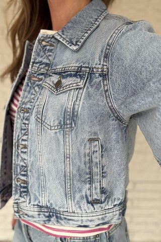 This 100% cotton denim jacket is an easy, everyday layer you’ll reach for all seasons. It has a clean, classic look with a modern cropped length that hits right above the waist on the model. Structured but comfortable, it’s perfect over tees, dresses, and tanks. Women's fashion boutique Blanco Texas Johnson City Texas