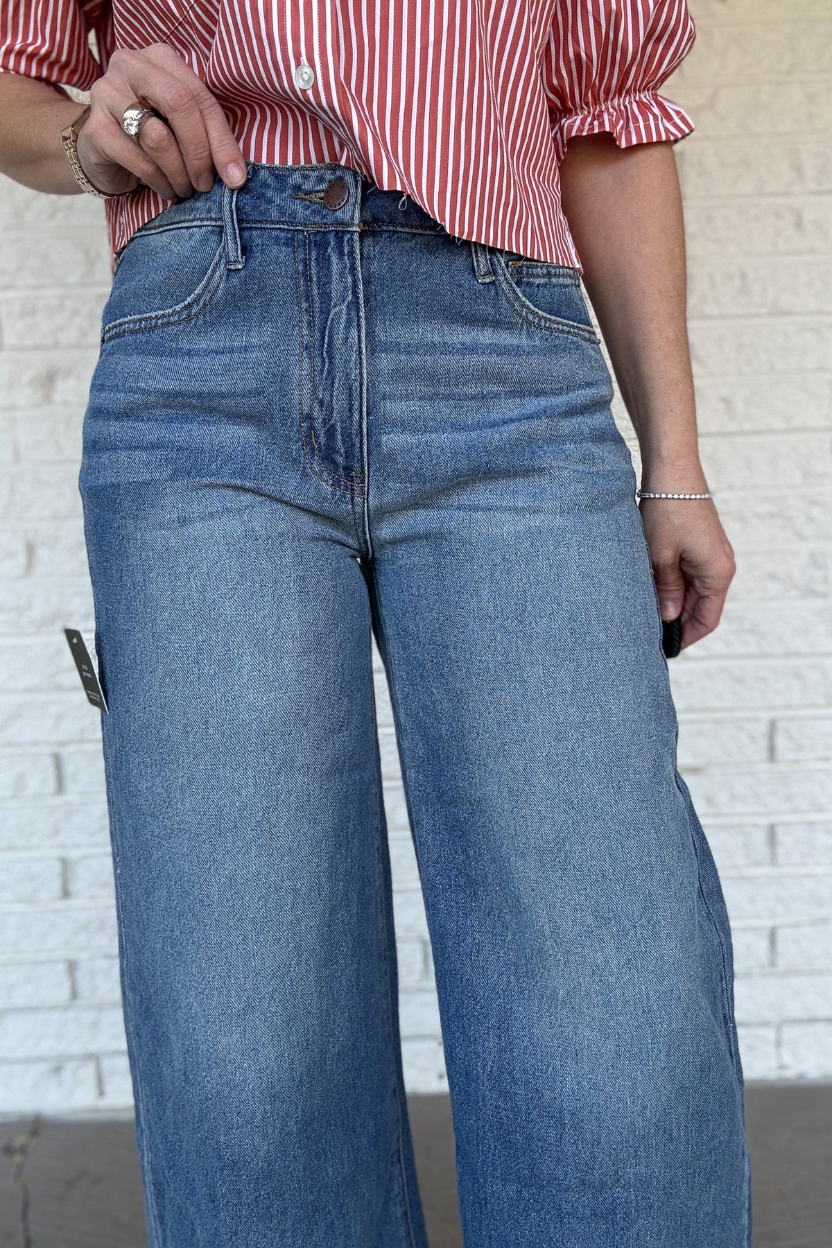 A high-rise jean with a way-wide leg and ankle-length cut. Sculpted through the seat with a balanced, height-giving flare. Super soft, lightweight, and easy to wear every day!