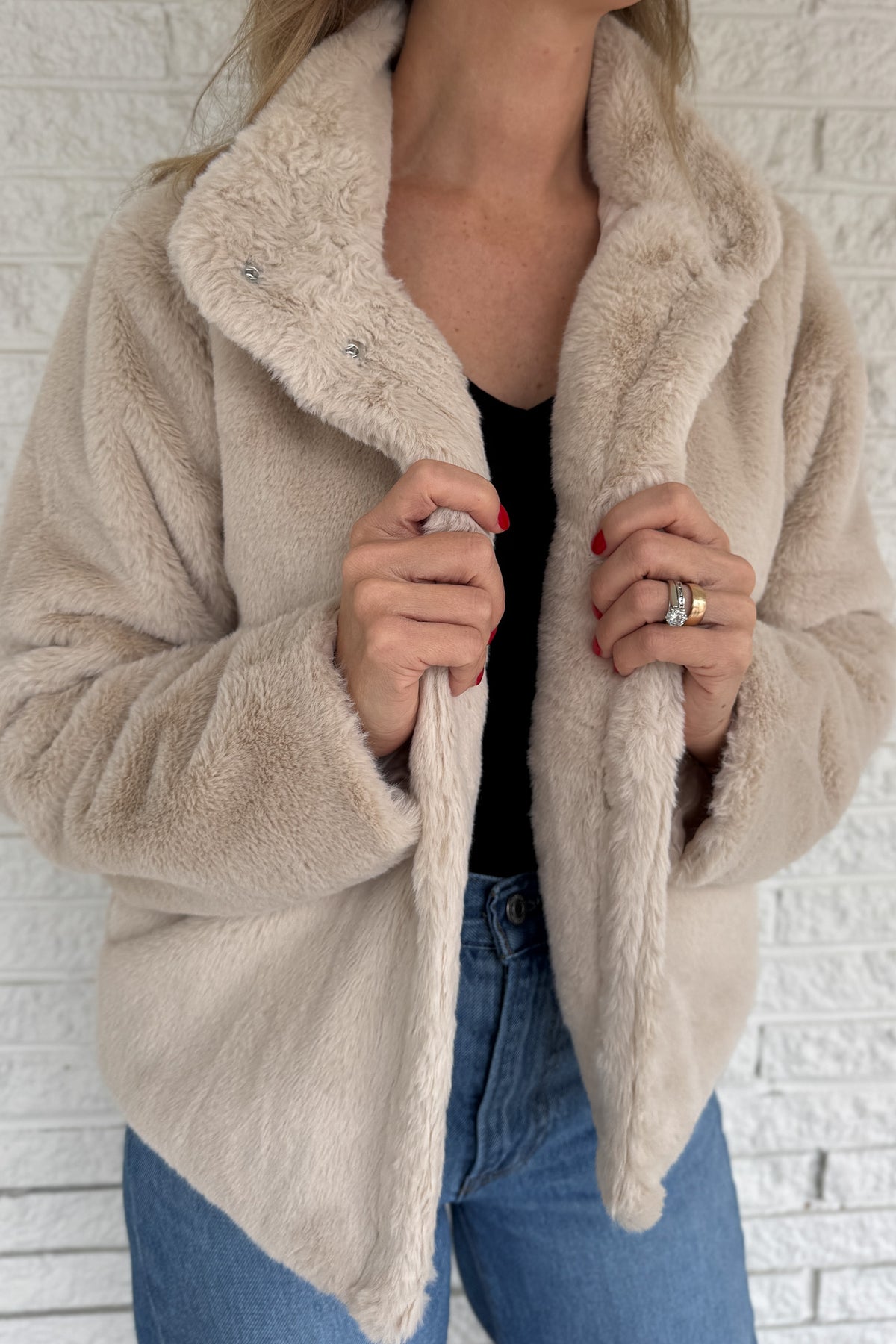 Soft, plush, and effortless to wear. This fully lined jacket brings the cozy factor without feeling bulky. The neutral tone pairs easily with denim or dresses, making it an easy grab when the weather turns cool. Finished with hidden side pockets and a snap-front neckline that can be worn open or folded up.