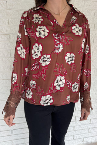 A floral blouse with a refined touch. Designed in a warm brown base with bold contrast blooms and lace-trimmed sleeves, this top adds an elevated feel to everyday dressing. Lightweight with subtle drape, it pairs easily with denim or trousers and works well for both weekday and weekend.