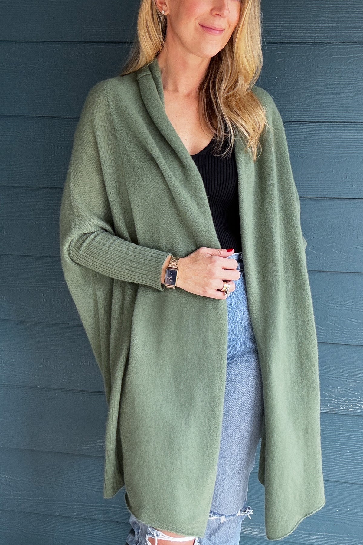 A cold weather must, this 100% cashmere long line cardigan fits snuggly on the forearms and cocoons out for a cozy & flowy fit.  It is loose & easy which makes a perfect layering piece.  100% cashmere