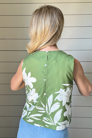 Breezy and effortlessly chic, this sleeveless floral-print top is a perfect blend of structure and ease. With an outer shell that is crafted from100% cotton, it features a fully lined lightweight interior for a polished finish and comfortable wear. The vibrant green base is accented with a bold white floral pattern, bringing a fresh, botanical touch to your wardrobe.