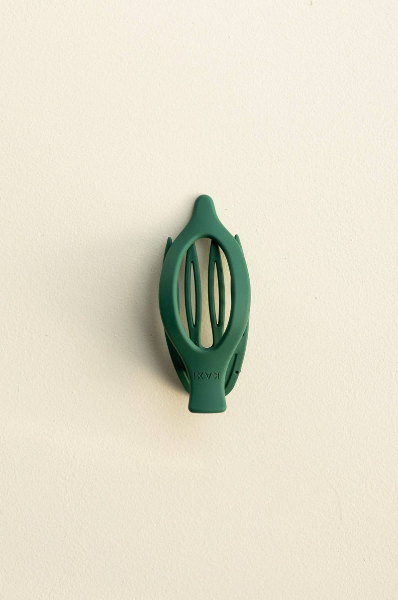 The Kaxi Alligator Clip is mighty enough to hold all your hair back—whether you’re getting ready in the morning or lounging by the pool. Convenient, stylish and about 5 inches long, it’s your go-to clip for every occasion.