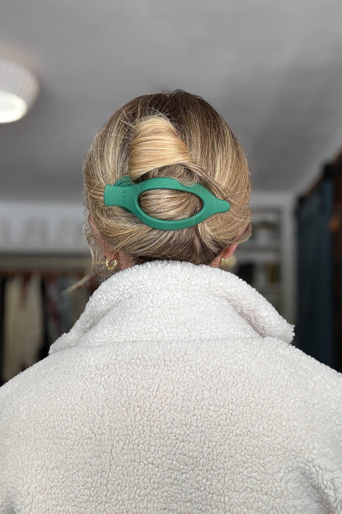 The Kaxi Alligator Clip is mighty enough to hold all your hair back—whether you’re getting ready in the morning or lounging by the pool. Convenient, stylish and about 5 inches long, it’s your go-to clip for every occasion.