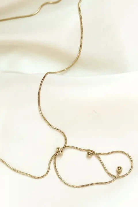 lariat necklace details