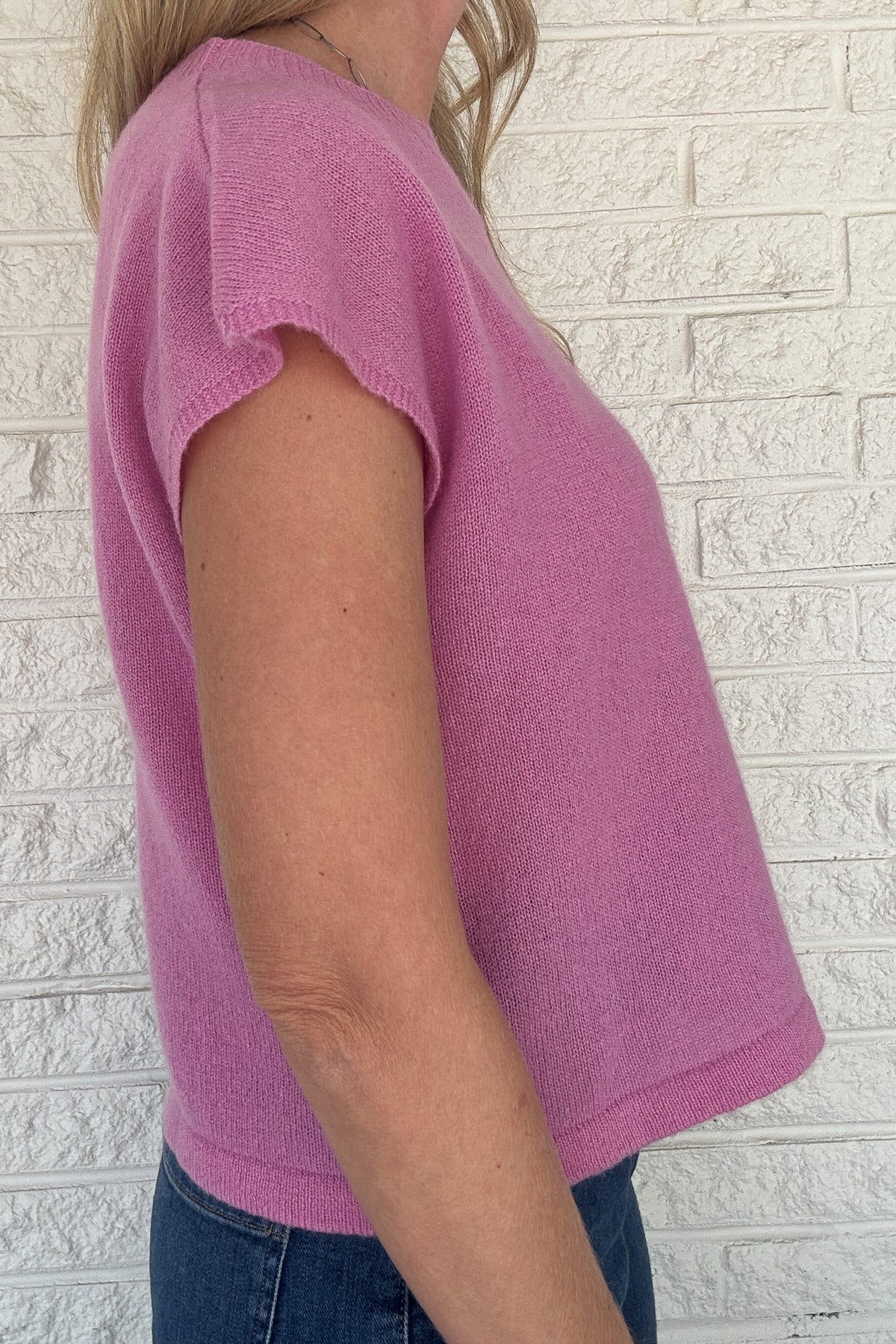 Soft, lightweight, and timeless — this cashmere tee is the definition of effortless clothing. With its clean silhouette and buttery feel, it’s an easy piece for everyday wear that layers beautifully or stands chic on its own. A wardrobe staple that combines comfort and luxury.