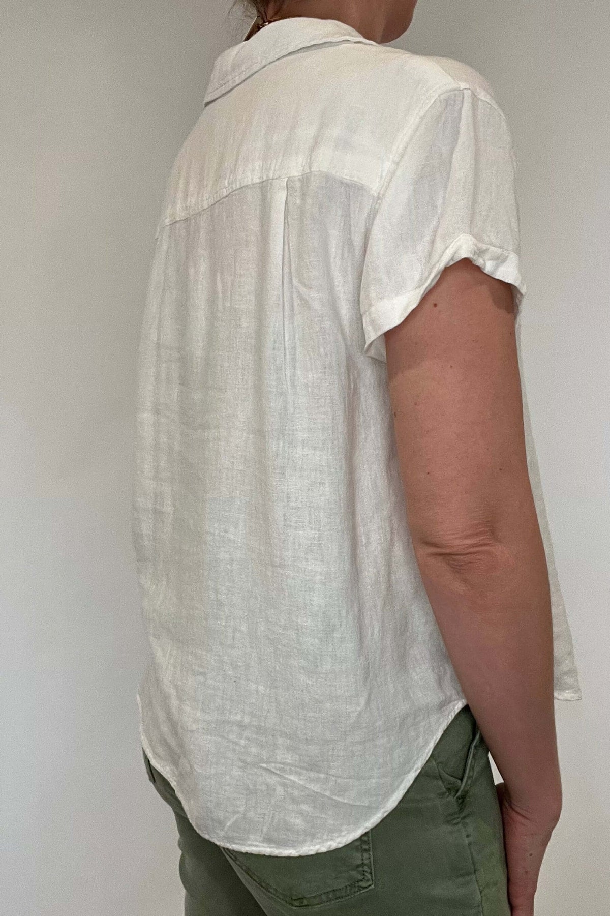 Linen blend perfection. This is your go to everything white top; layer it under a jacket, pair with pants or shorts, dress it up or dress it down but know that however you style this top you will look and feel put together.