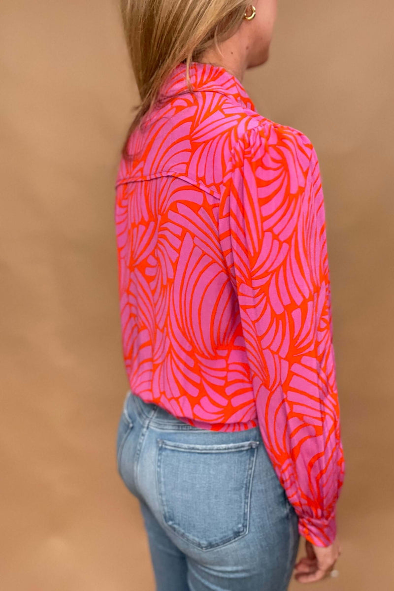 Elevate your wardrobe with our Luna Blouse in Pink.

The striking color palette and unique tie waist design make this blouse a statement piece.

Impeccable detailing and a banded back allow for a flattering billowing effect.

Take your style to the next level with this luxurious and sophisticated top.