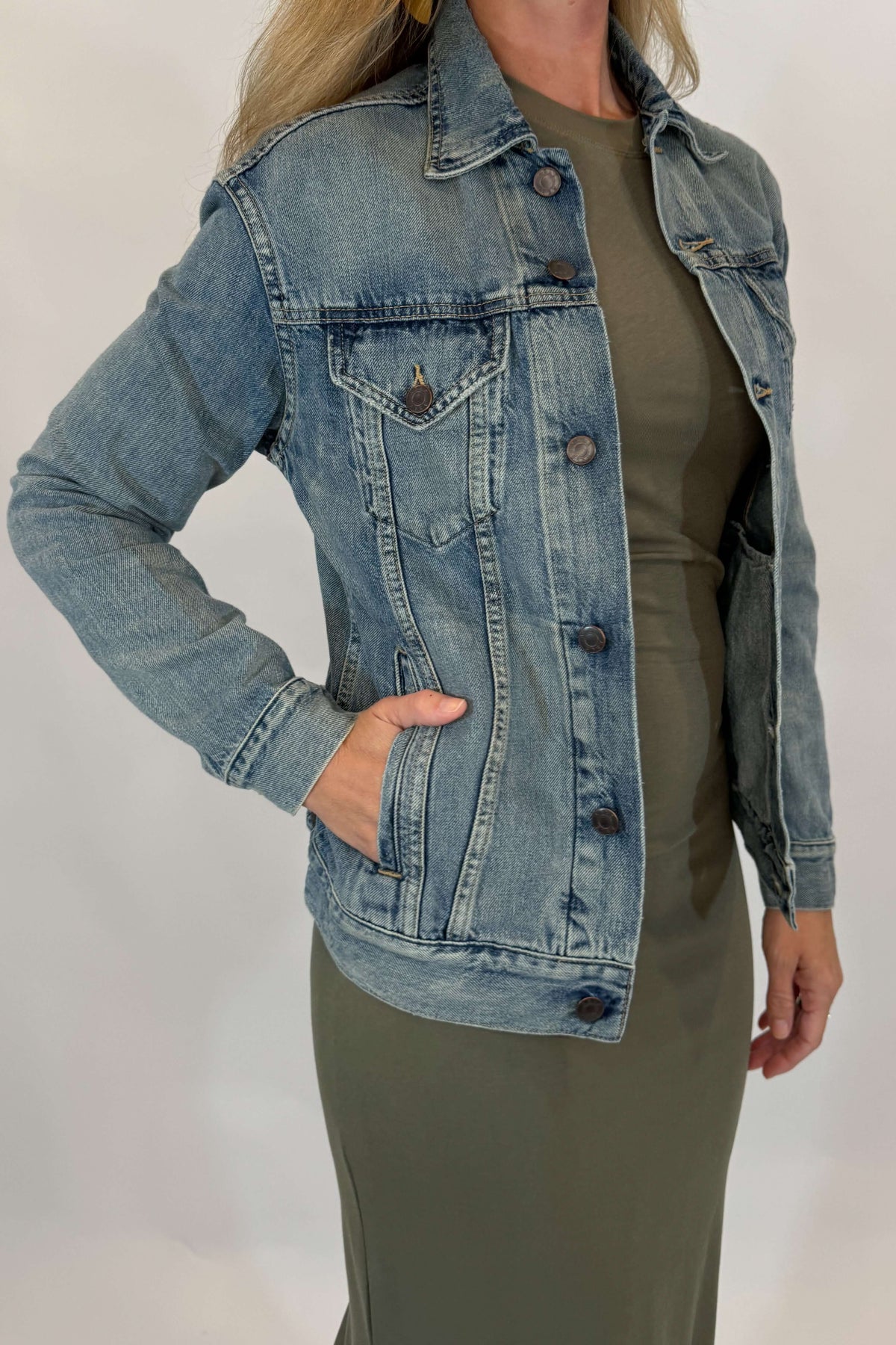 The first denim jacket designed by Able (our go to sustainable denim source), and the last one you’ll ever have to buy. This jacket is a&nbsp;timeless closet staple made from buttery soft materials that give it that “broken-in” feel from the very first wear.

Able's denim partners in Mexico provide well-paying, dignified jobs to over 550 women. They clean all water used in the production process in their waste water treatment plant.