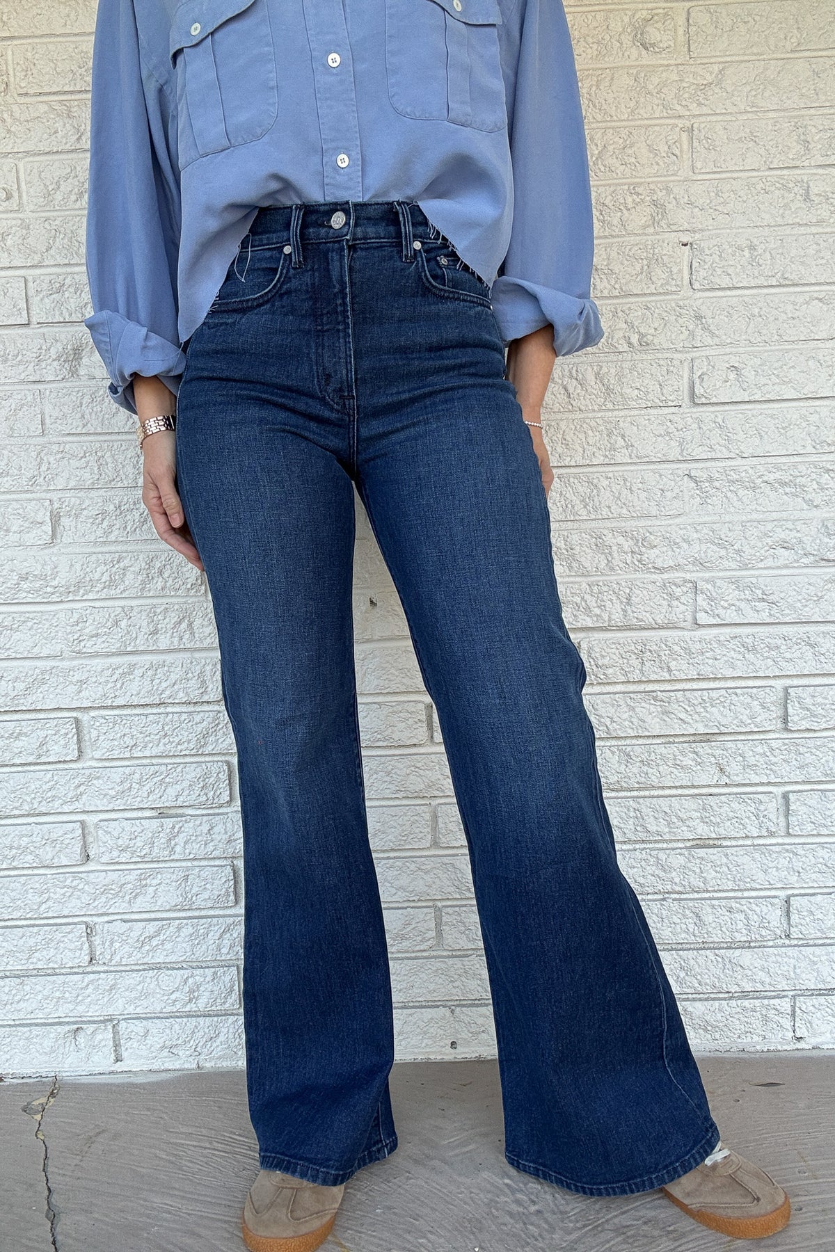 A clean, classic jean made from premium Italian cotton with a touch of stretch. Easy, flattering, and built for everyday wear!