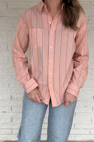 This striped button-down is an easy, everyday staple you’ll reach for on repeat. Made from breathable 100% cotton, it has a relaxed feel with a polished look that works tucked, tied, or worn open over a tee. The peach tone and vertical stripe keep it flattering and effortless from workdays to weekends.
Women's fashion boutique Blanco Texas Johnson City Texas