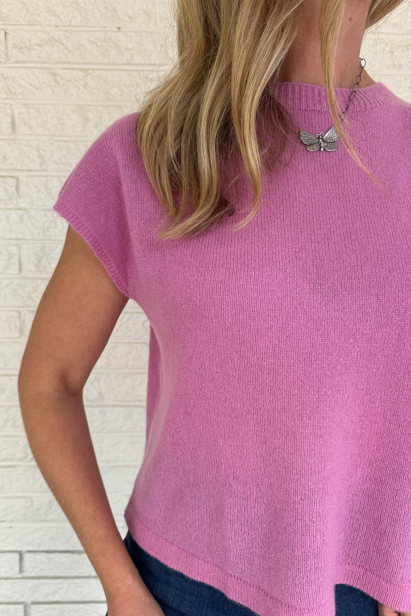 Soft, lightweight, and timeless — this cashmere tee is the definition of effortless clothing. With its clean silhouette and buttery feel, it’s an easy piece for everyday wear that layers beautifully or stands chic on its own. A wardrobe staple that combines comfort and luxury.