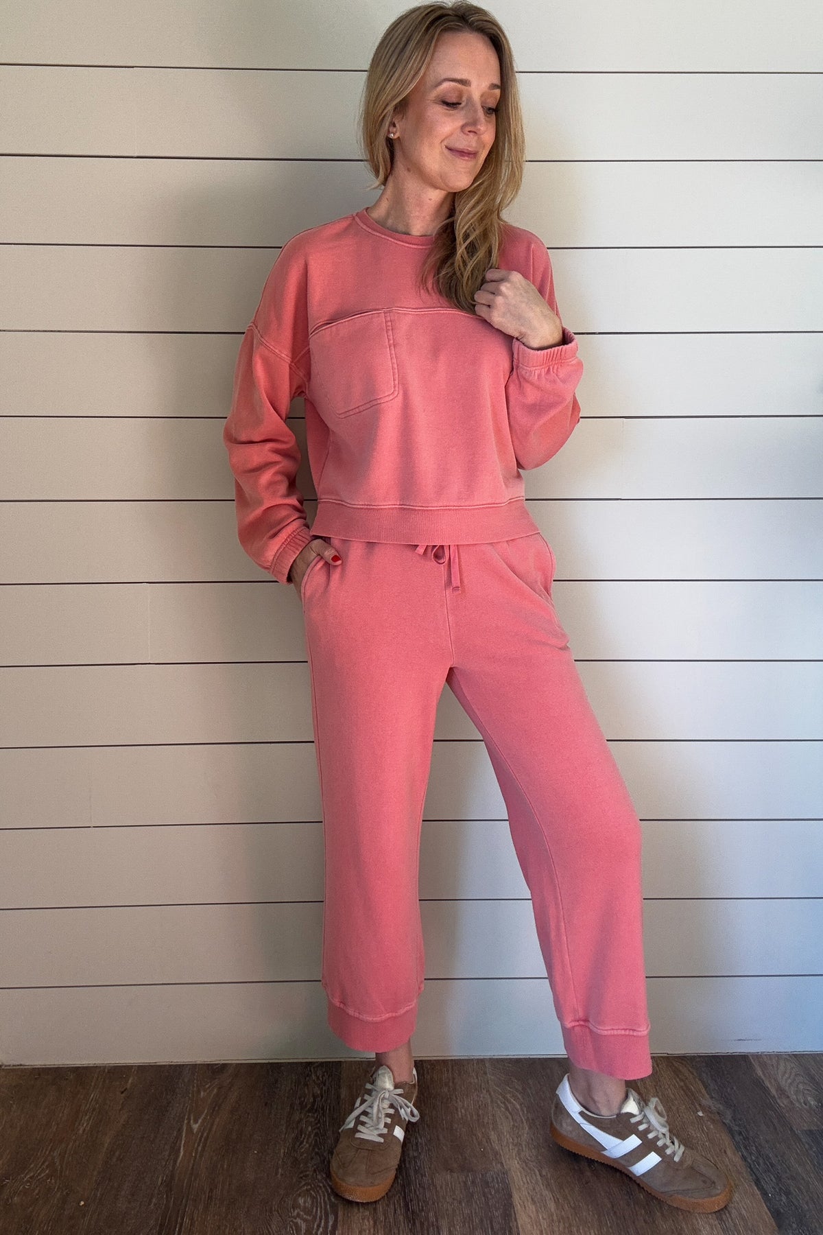 Get ready to hit the gym or relax in style with our Strawberry Cream Cropped Gym Pants! Made from soft mineral wash fabric, these cotton pants are both comfortable and stylish. The elastic waistband and banded hem make them perfect for busy moms on the go. Don't sacrifice fashion for function - these bright and fun pants have you covered for the spring sports season.