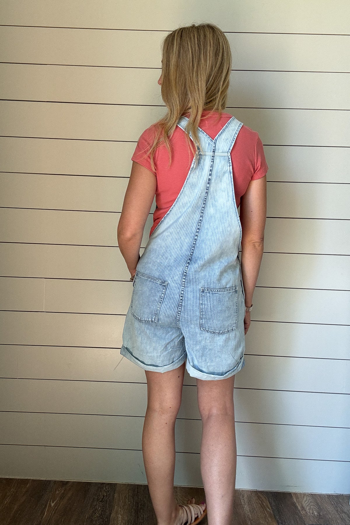 
Laid-back and cute without trying too hard. These light-wash striped shortalls are made for summer days. With a relaxed fit, front chest pocket, and tacked rolled cuffs, they strike the perfect balance of casual and polished. Adjustable straps let you customize your fit, and side buttons make them easy to slip on and go. Pair with any tank or tee for a playful, easy outfit.