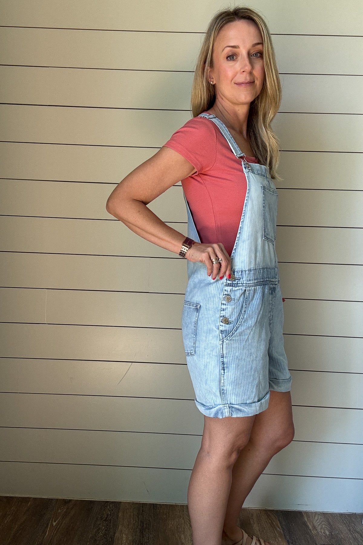
Laid-back and cute without trying too hard. These light-wash striped shortalls are made for summer days. With a relaxed fit, front chest pocket, and tacked rolled cuffs, they strike the perfect balance of casual and polished. Adjustable straps let you customize your fit, and side buttons make them easy to slip on and go. Pair with any tank or tee for a playful, easy outfit.