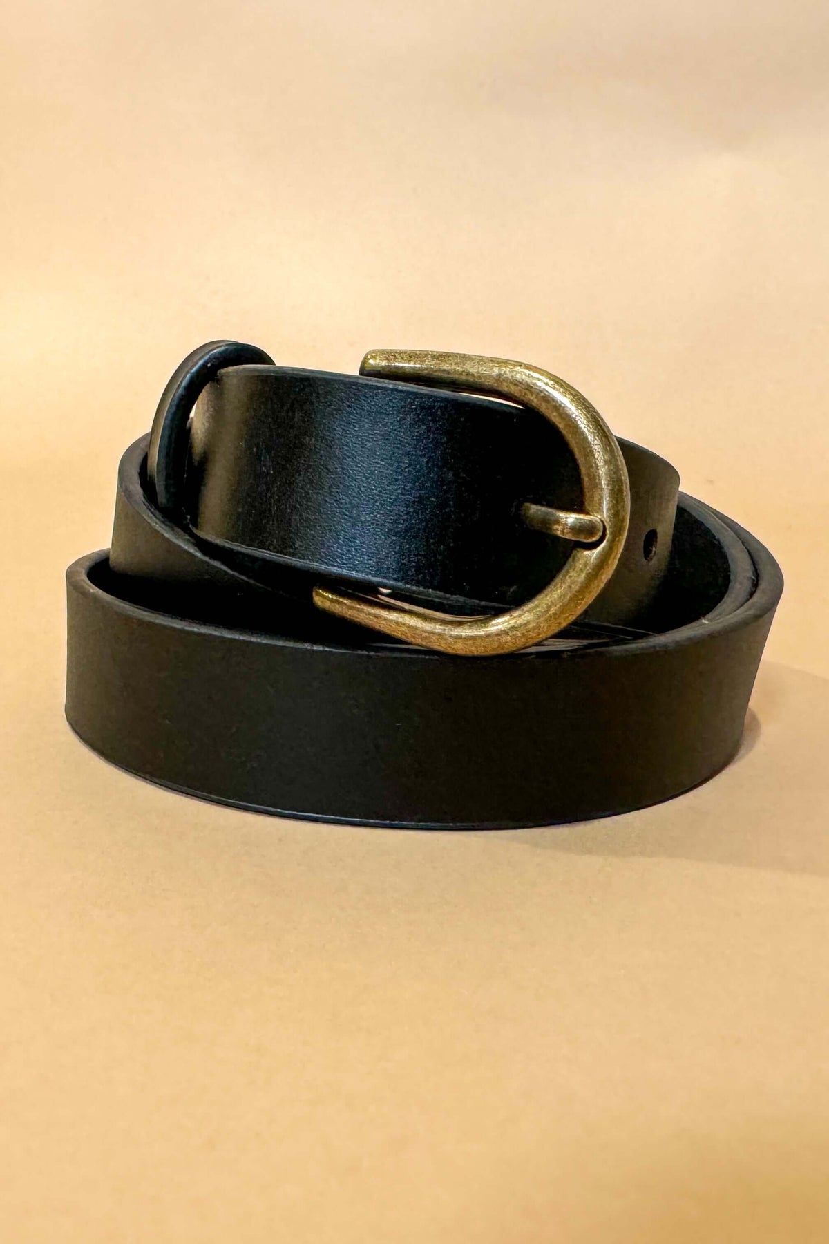 Our Slim Black Belt is a classic, accented with a rounded antique brass buckle. Secure your bottoms with this practical accessory to elevate your look.&nbsp; Made in Brazil, helping women transform their communities.