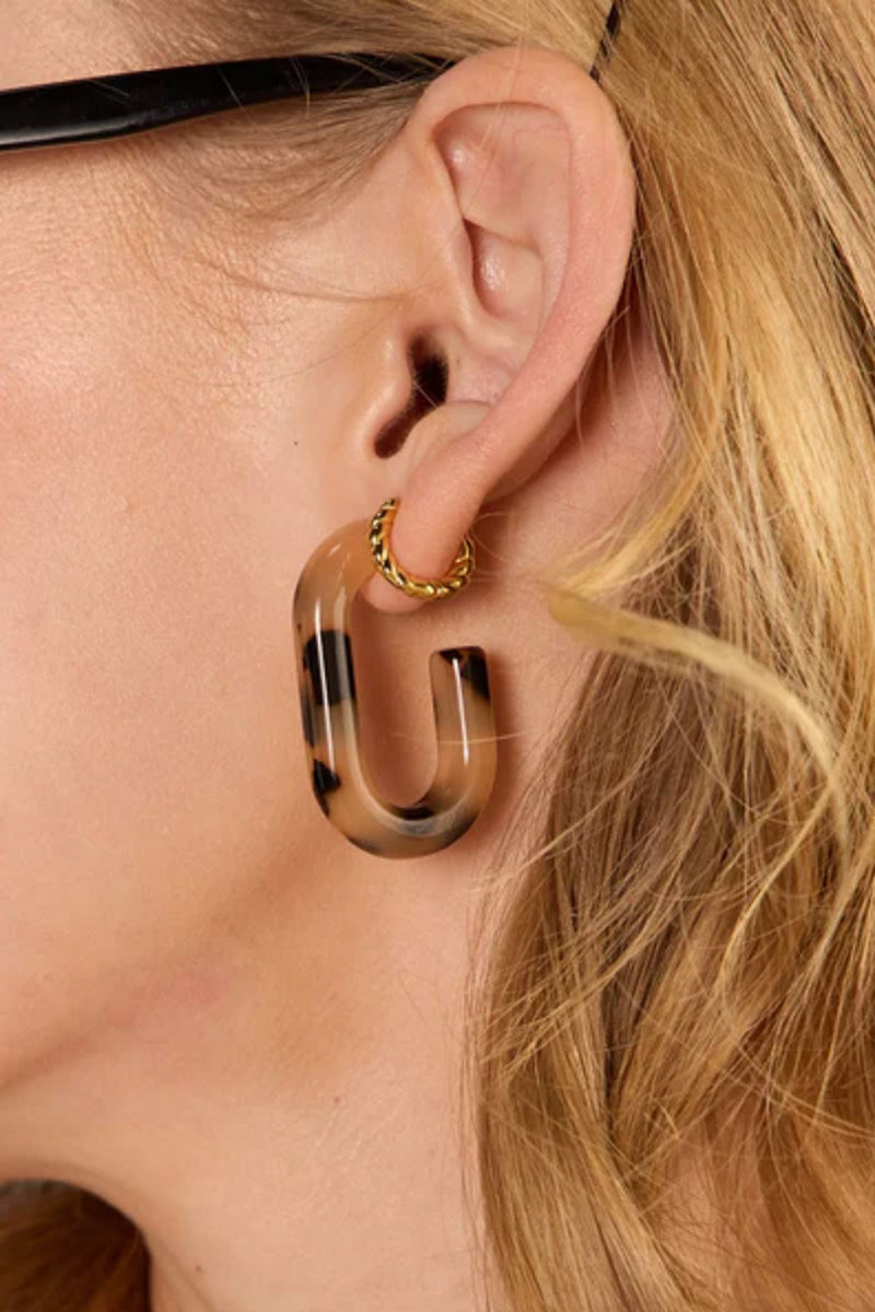 tortoise hoop earrings, lightweight hoop earrings, acrylic earrings, nickel free earrings, statement hoop earrings, modern hoop earrings, women’s fashion earrings, everyday earrings, stylish hoop earrings, boutique jewelry, women’s accessories, effortless style jewelry, tortoise jewelry, gift for women, trendy earrings, Cotton & Cashmere boutique, Blanco Texas boutique, women’s jewelry online