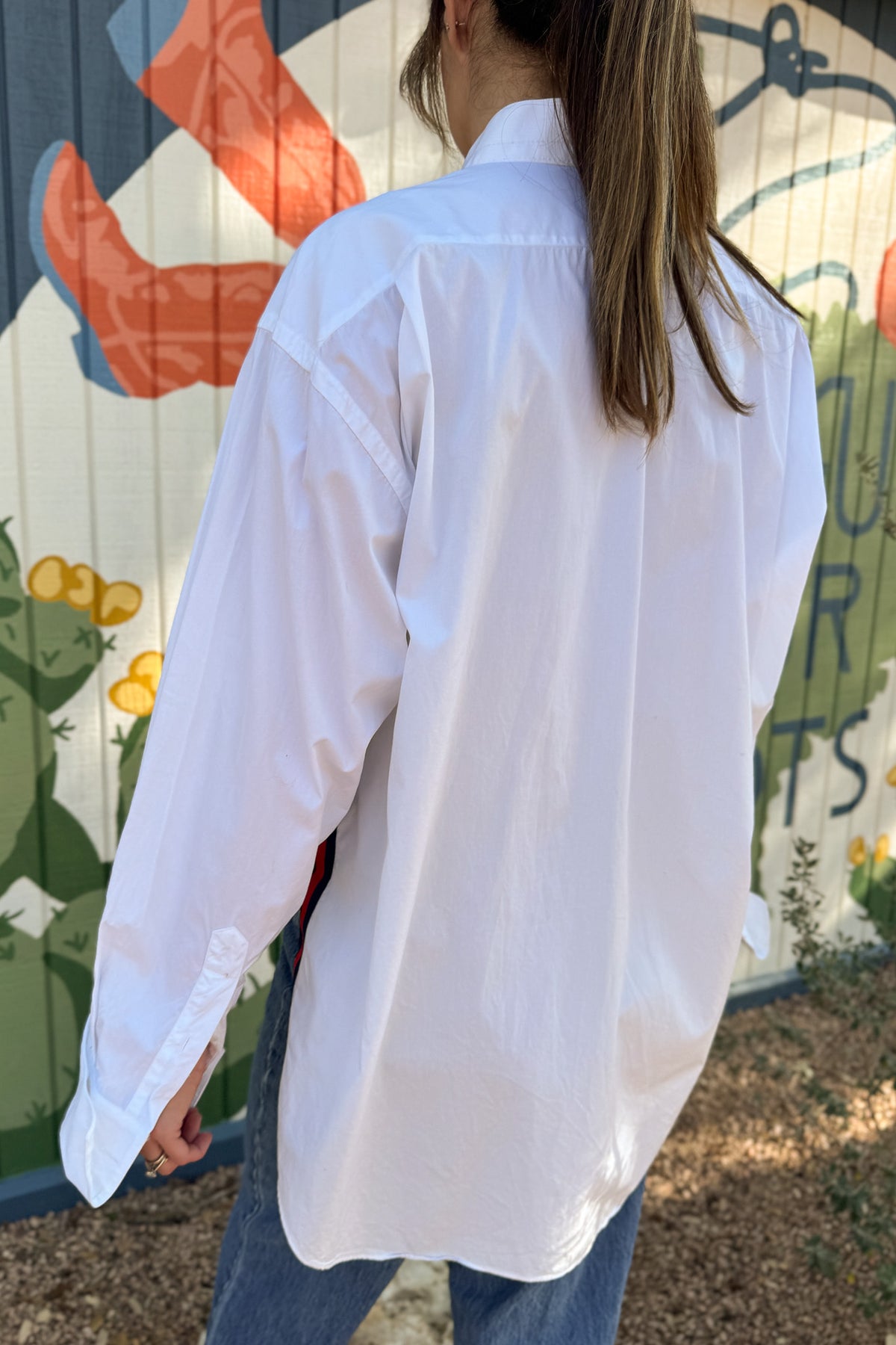 The modern Stormy button-down is designed to move with you for an easy, elevated feel. The cropped front flows into a longer back for a flattering high-low shape that adds interest to a classic style. Finished details give this piece a polished look that works dressed up or casual.