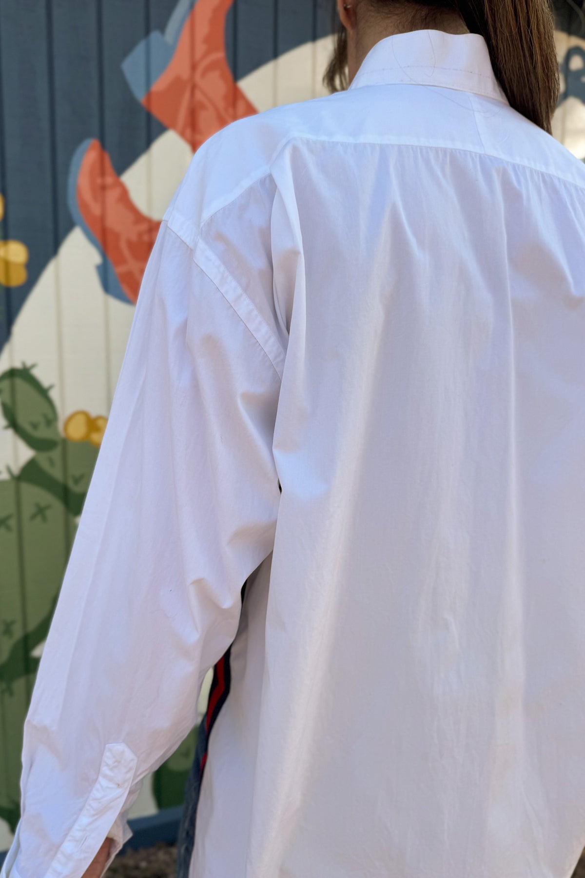 The modern Stormy button-down is designed to move with you for an easy, elevated feel. The cropped front flows into a longer back for a flattering high-low shape that adds interest to a classic style. Finished details give this piece a polished look that works dressed up or casual.