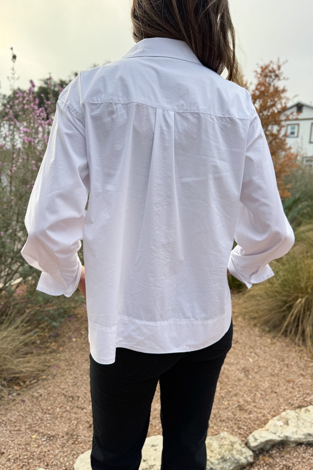 Your go to white blouse when you want clean, effortless style. Designed with a high/low hem for easy movement and a relaxed, modern drape. Lightweight with just a touch of stretch, it’s perfect for everyday wear;&nbsp; polished enough for meetings, easy enough for school drop-off and errands.
